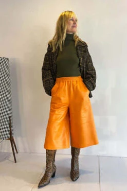 1972 DesaLeather Shorts - Apricot