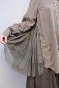 Comme Des Garcons Comme Des GarçonsBlouse - Khaki -Drape Hut Sales Store Comme des Garons Comme des Garons CDGCDG Blouse RL B008 051 1 Khaki 20231101012327 1