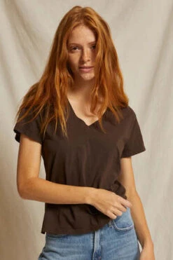 Perfect White TeeHendrix Basic V Neck - Cafe