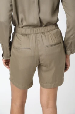 Neu NomadsRiga Shorts - Khaki -Drape Hut Sales Store Riga Shorts 20220526210901 1