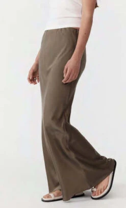 St. AgniST. AGNI BIAS SLIP SKIRT - KELP 10 St. AgniST. AGNI BIAS SLIP SKIRT - KELP -Drape Hut Sales Store ST AGNI BIAS SLIP SKIRT IN KELP 20231101005648