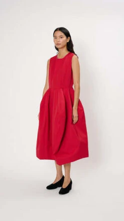 Comme Des Garcons Comme Des GarçonsTulip Pleat Dress - Scarlet 8 Comme Des Garcons Comme Des GarçonsTulip Pleat Dress - Scarlet -Drape Hut Sales Store Tulip Pleat Dress in Scarlet 20231102032937 1