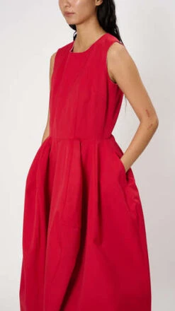 Comme Des Garcons Comme Des GarçonsTulip Pleat Dress - Scarlet 11 Comme Des Garcons Comme Des GarçonsTulip Pleat Dress - Scarlet -Drape Hut Sales Store Tulip Pleat Dress in Scarlet 20231102032937 4
